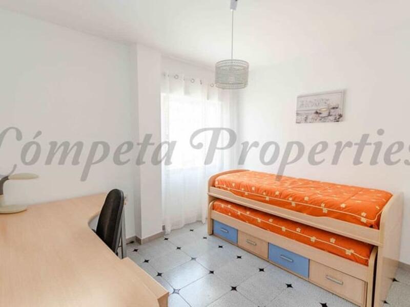 3 bedroom Apartment for Long Term Rent