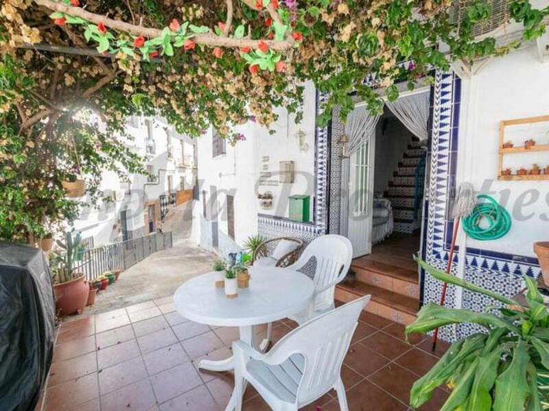 2 bedroom Townhouse for sale