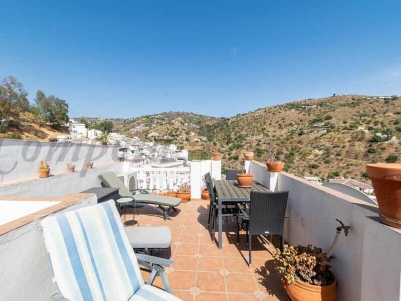 2 bedroom Townhouse for sale