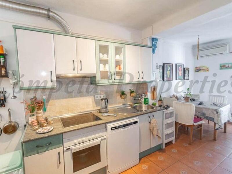 2 bedroom Townhouse for sale