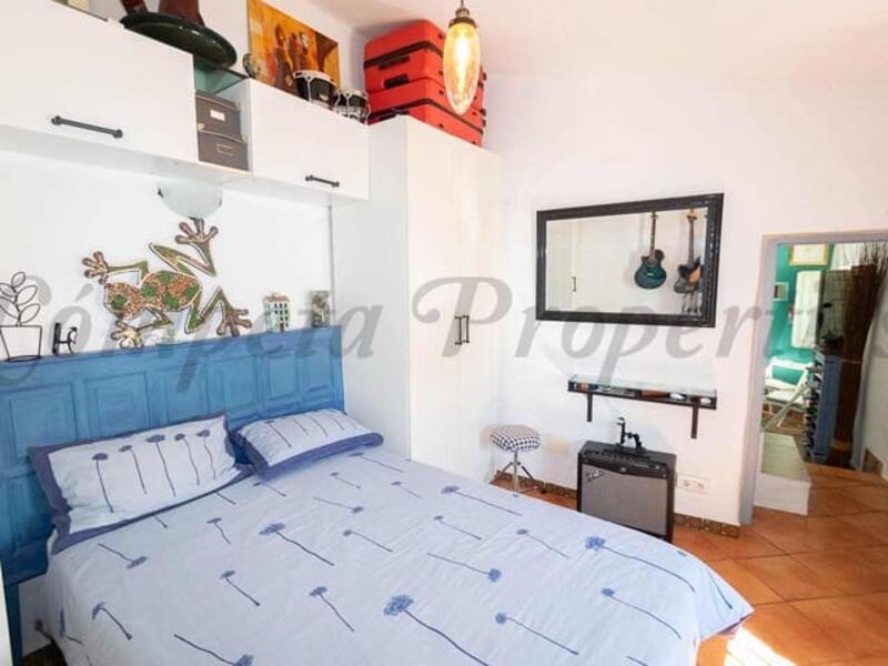 2 bedroom Townhouse for sale