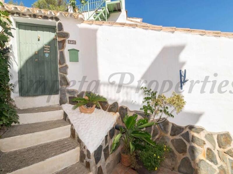 2 bedroom Townhouse for sale