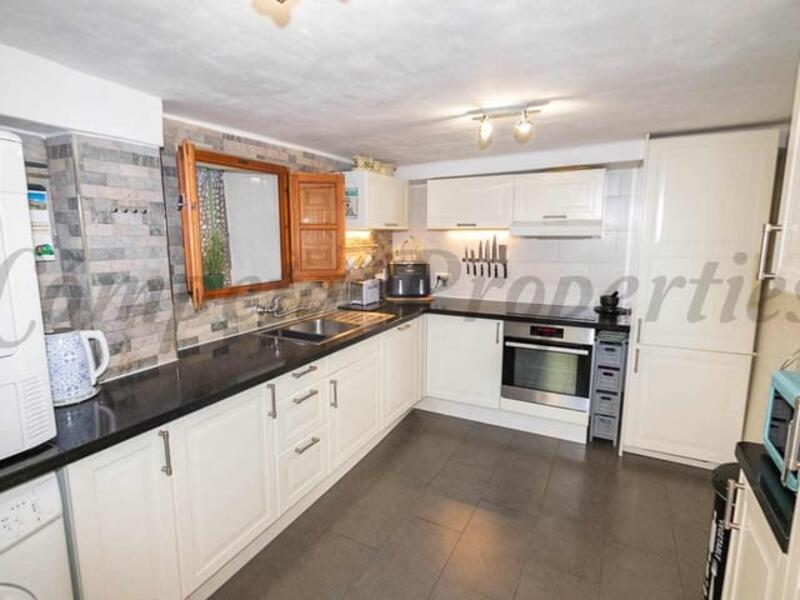 2 bedroom Townhouse for sale