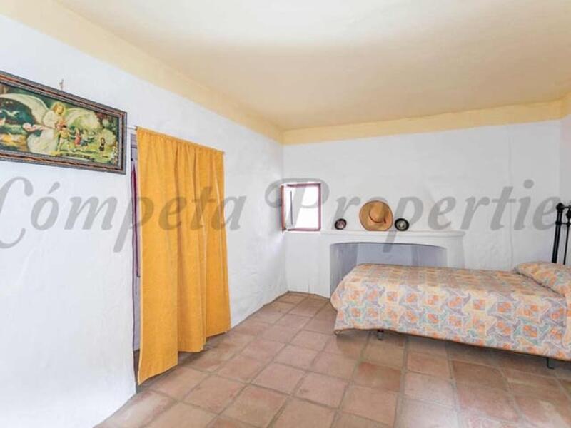 4 bedroom Townhouse for sale