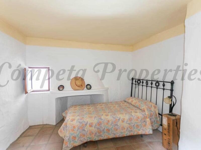 4 bedroom Townhouse for sale