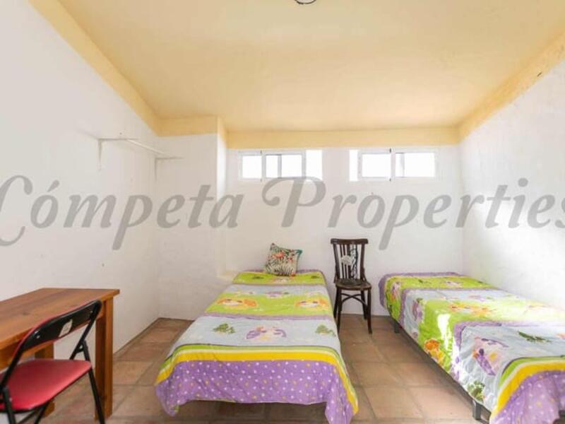 4 bedroom Townhouse for sale