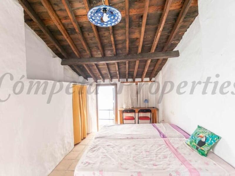 4 bedroom Townhouse for sale