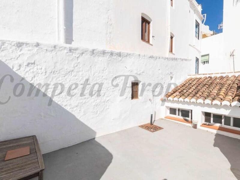 4 bedroom Townhouse for sale