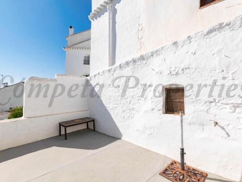 4 bedroom Townhouse for sale
