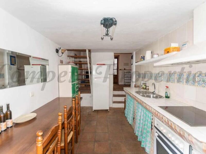 4 bedroom Townhouse for sale