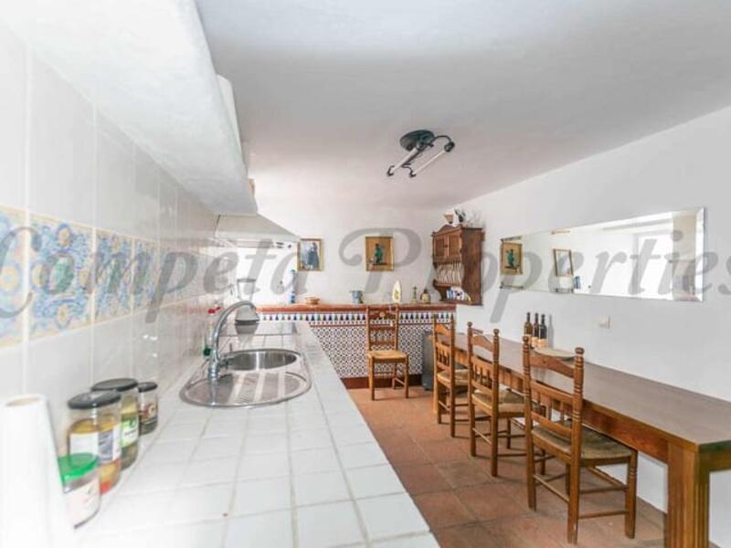 4 bedroom Townhouse for sale