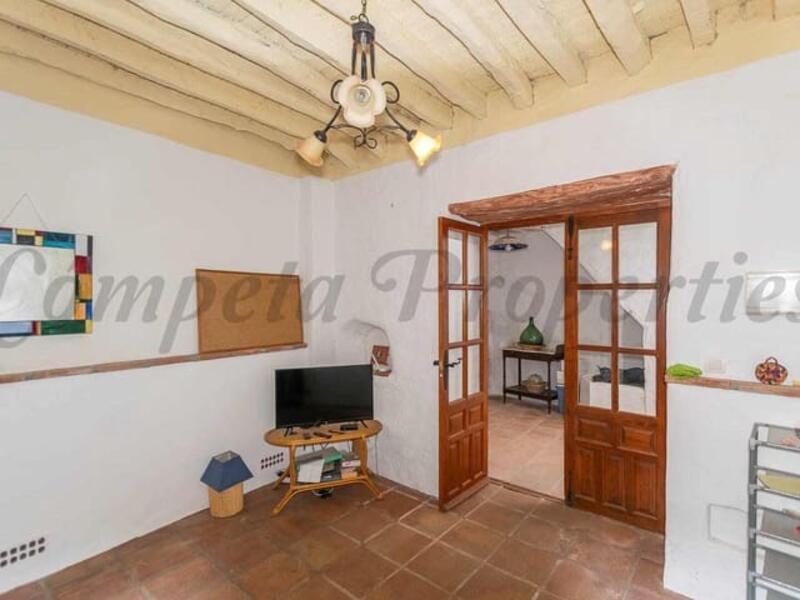 4 bedroom Townhouse for sale