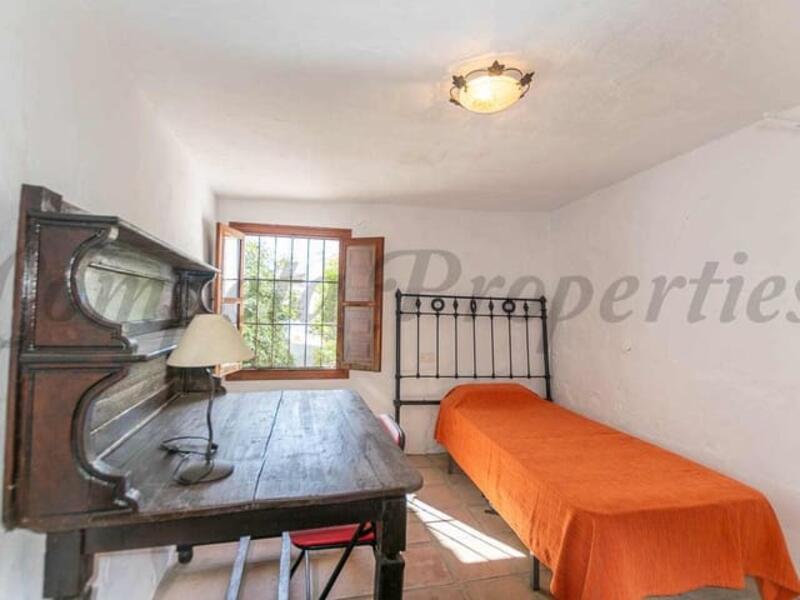 4 bedroom Townhouse for sale