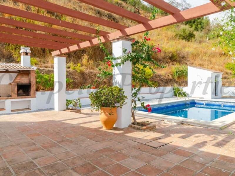 Villa for Long Term Rent in Archez, Málaga