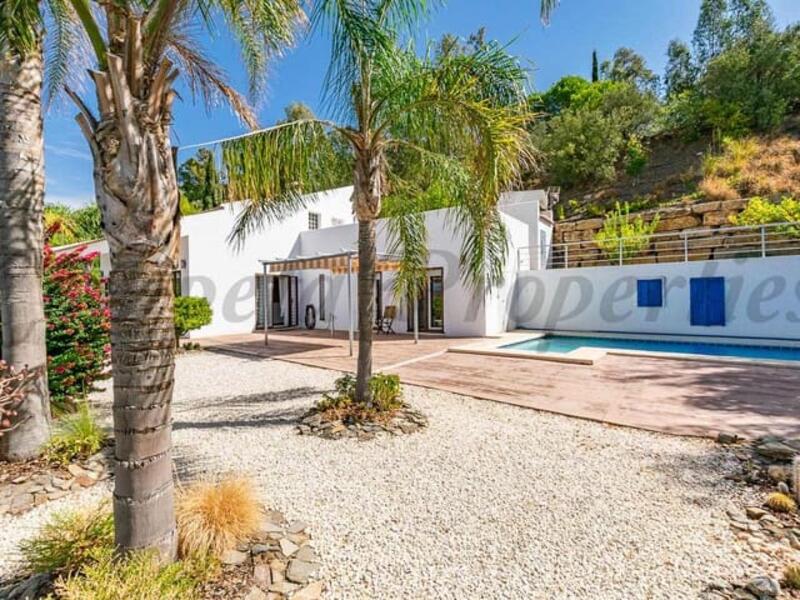 3 bedroom Country House for sale 3 bedroom Country House for sale