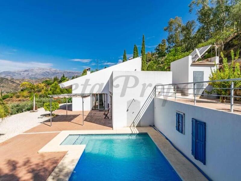 3 bedroom Country House for sale 3 bedroom Country House for sale