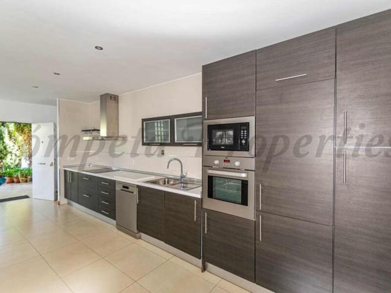 3 bedroom Country House for sale 3 bedroom Country House for sale