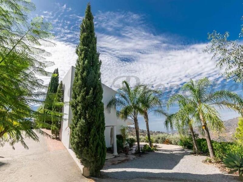 3 bedroom Country House for sale 3 bedroom Country House for sale