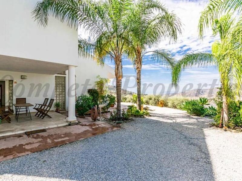 3 bedroom Country House for sale 3 bedroom Country House for sale