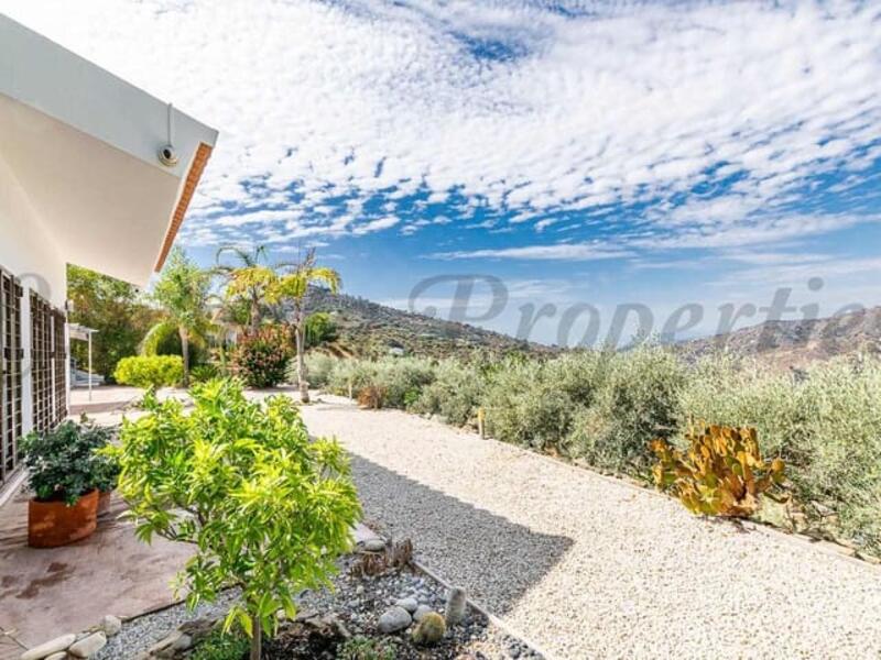 3 bedroom Country House for sale 3 bedroom Country House for sale