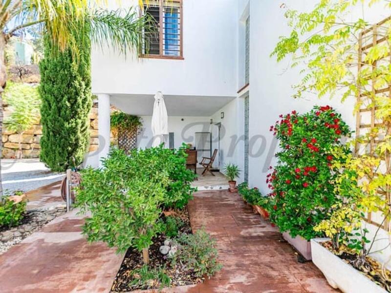 3 bedroom Country House for sale 3 bedroom Country House for sale