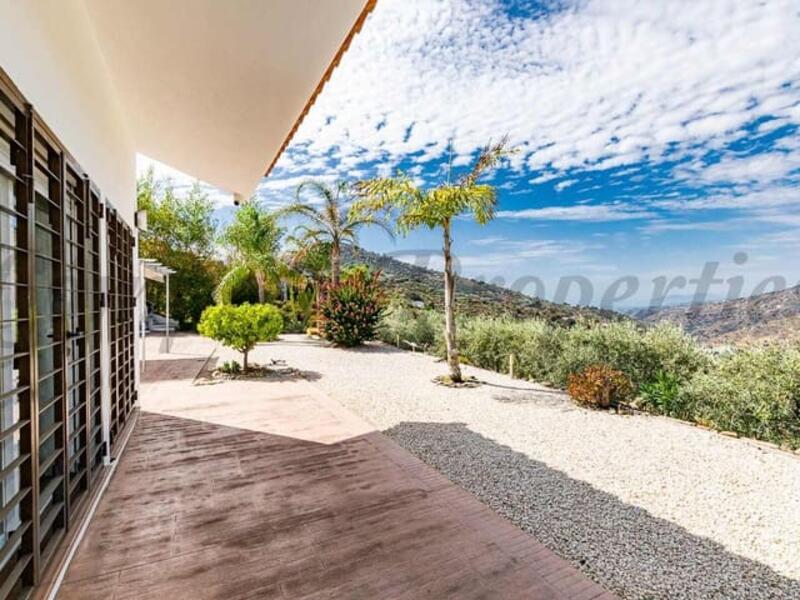 3 bedroom Country House for sale 3 bedroom Country House for sale