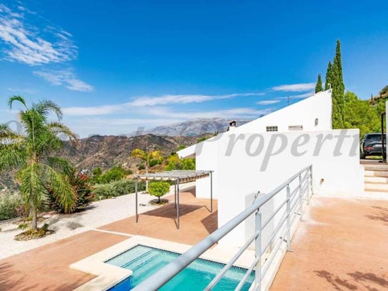 3 bedroom Country House for sale 3 bedroom Country House for sale