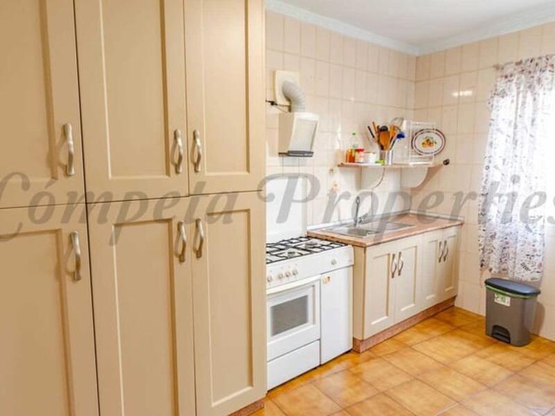 5 спальная комната городская тюрьма продается