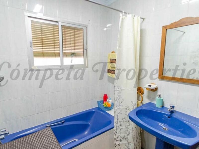 5 спальная комната городская тюрьма продается