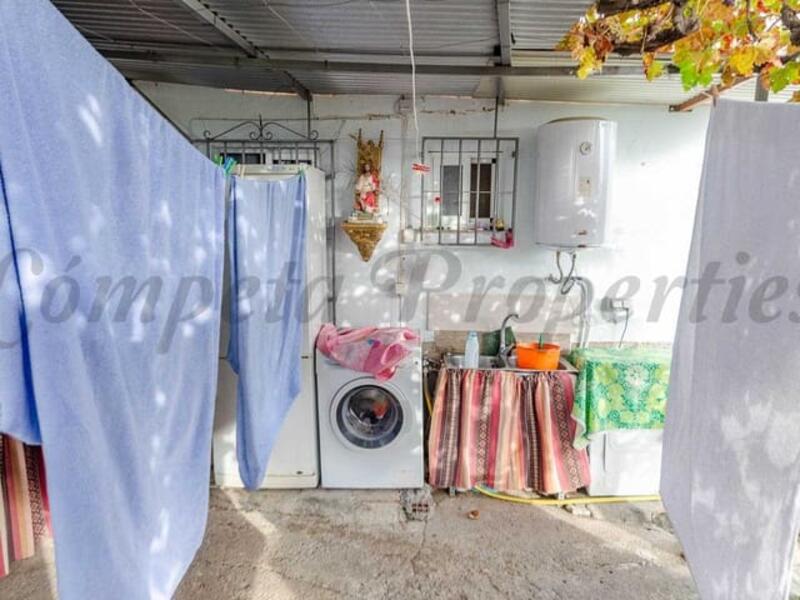 5 спальная комната городская тюрьма продается