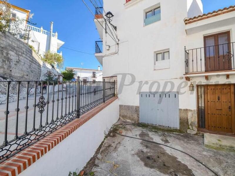 2 bedroom Townhouse for sale