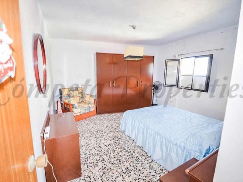 2 bedroom Townhouse for sale