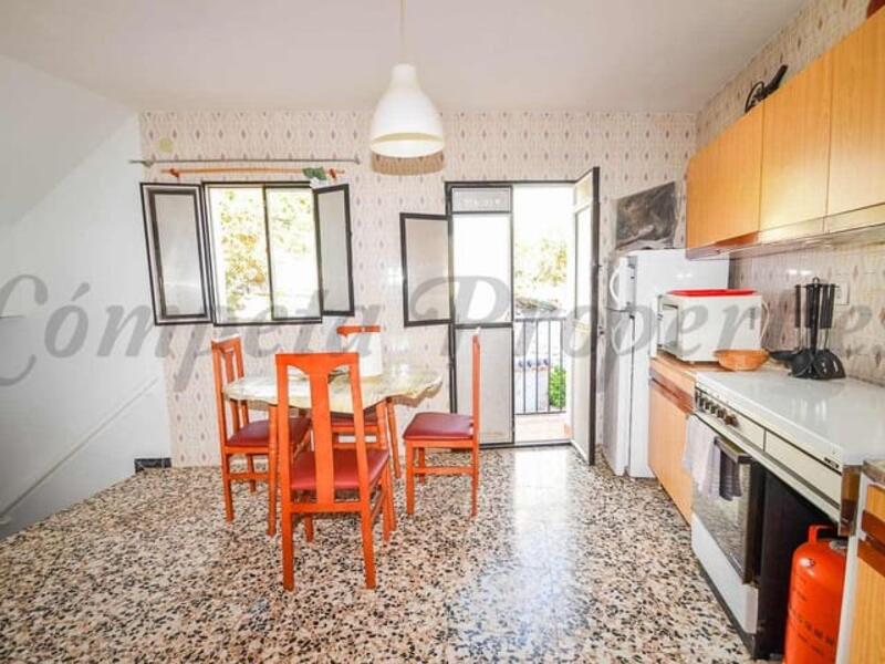 2 bedroom Townhouse for sale