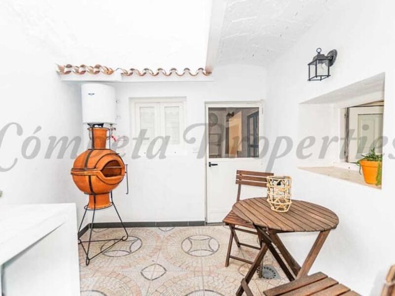 3 спальная комната городская тюрьма продается