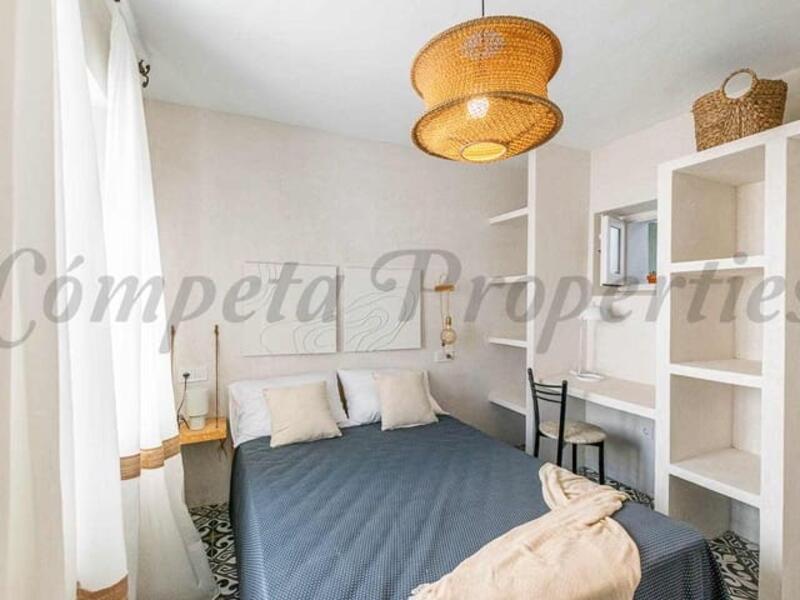 3 спальная комната городская тюрьма продается