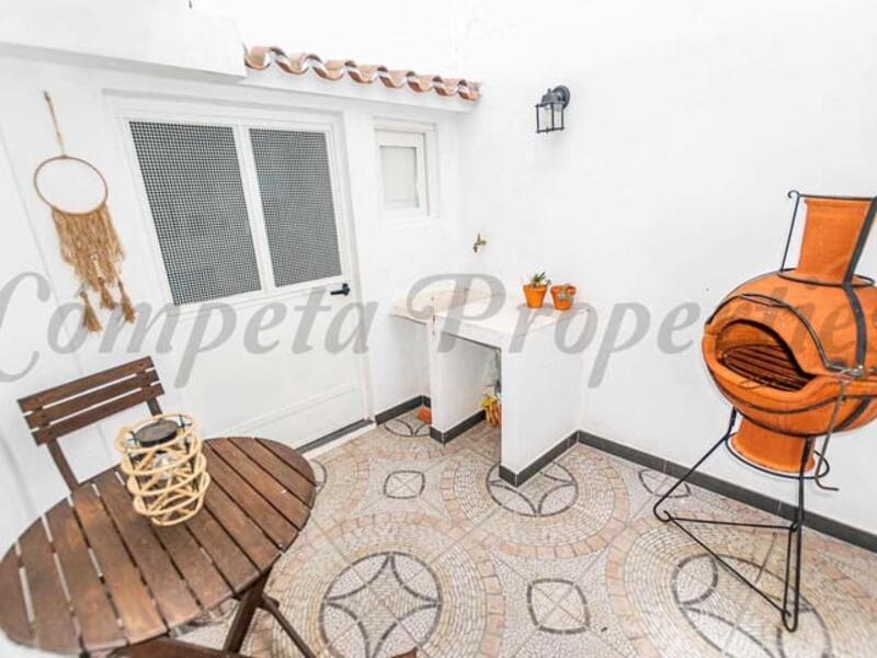 3 спальная комната городская тюрьма продается