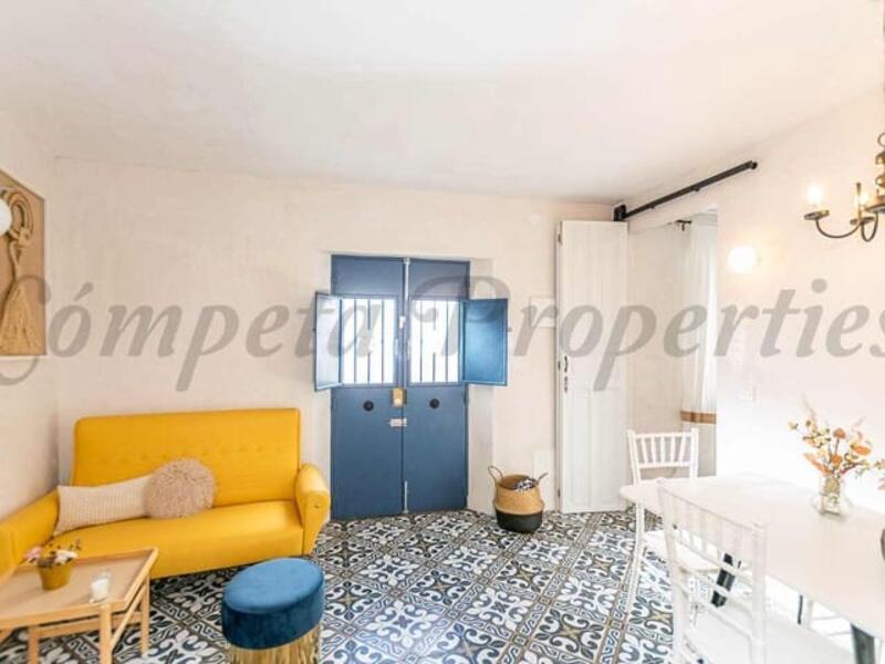 3 спальная комната городская тюрьма продается