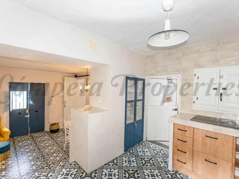 3 спальная комната городская тюрьма продается