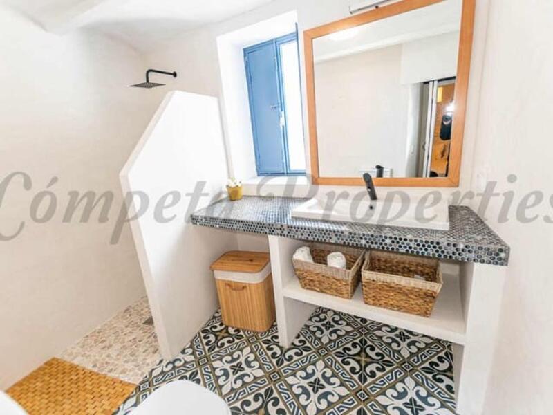 3 спальная комната городская тюрьма продается