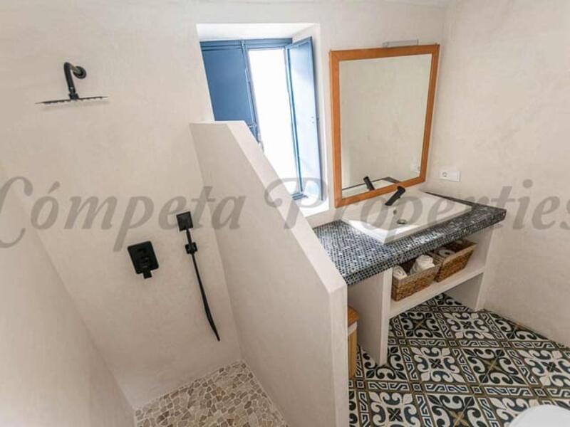 3 спальная комната городская тюрьма продается