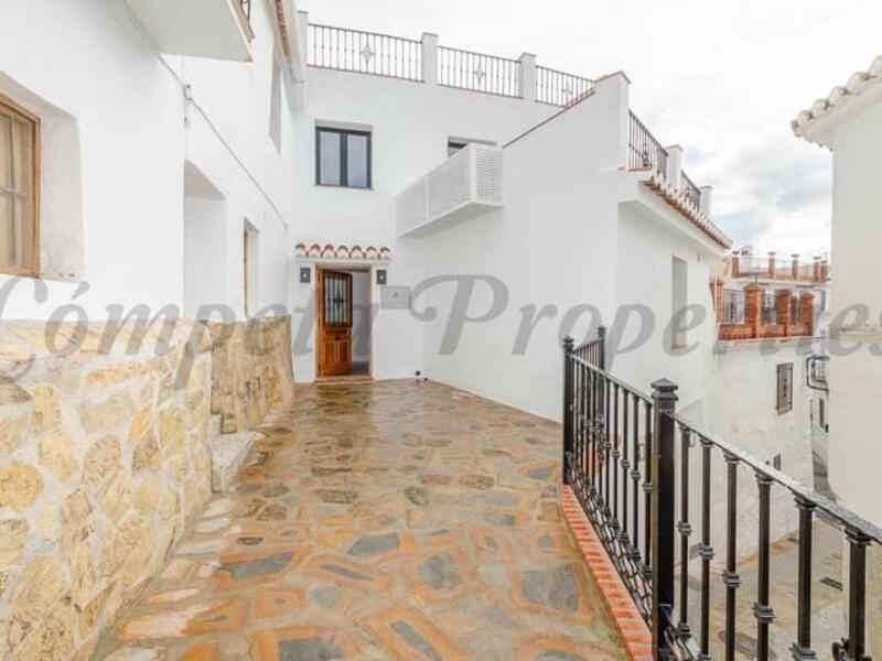 2 bedroom Townhouse for sale