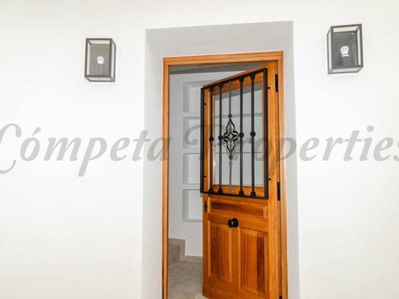 2 bedroom Townhouse for sale