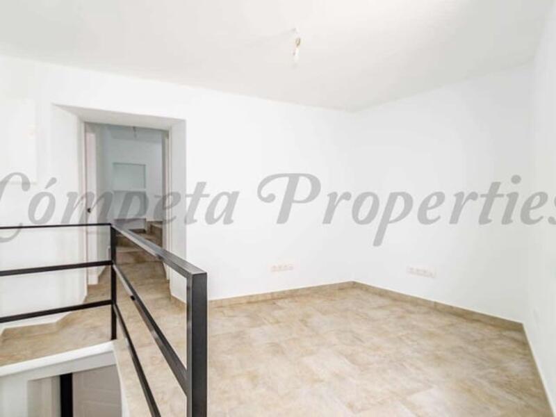 2 bedroom Townhouse for sale