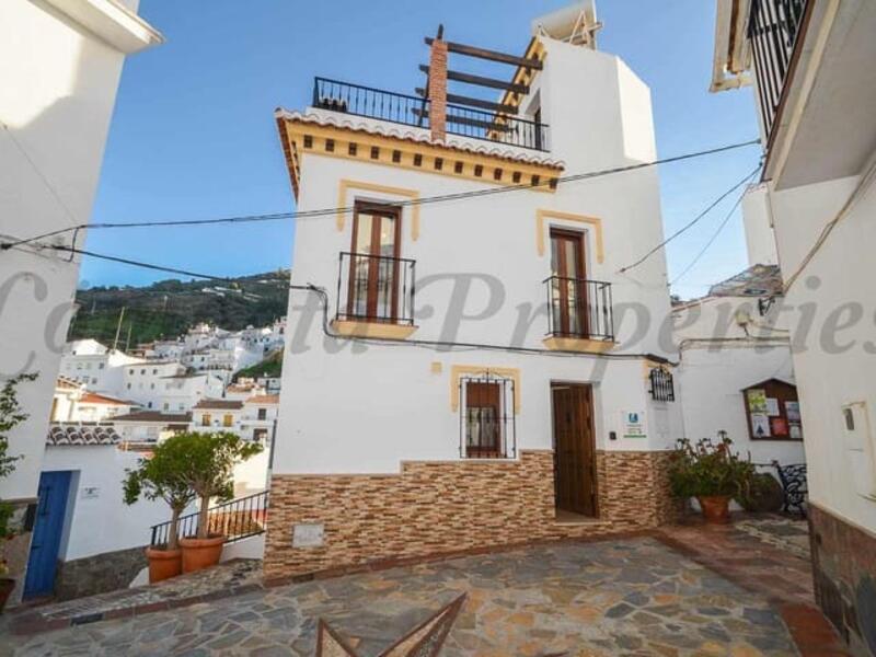 Gezinswoning voor lange termijn huur in Sayalonga, Málaga