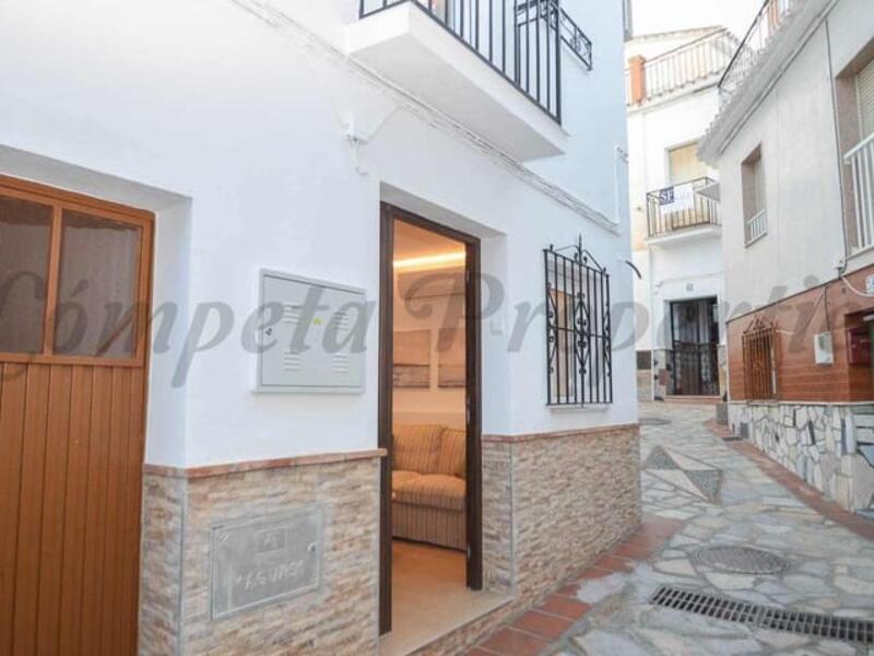 Gezinswoning voor lange termijn huur in Sayalonga, Málaga