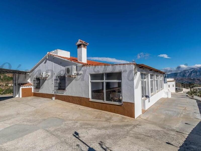 Villa for sale in Macharaviaya, Málaga