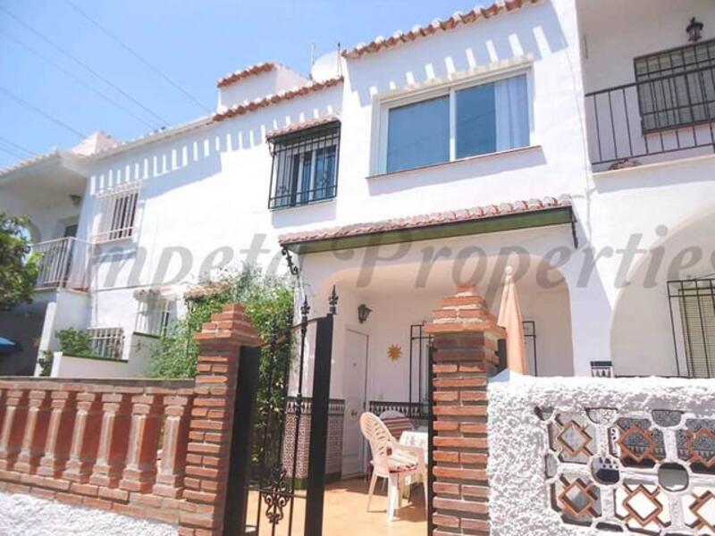 Radhus för långsiktig hyra i Nerja, Málaga