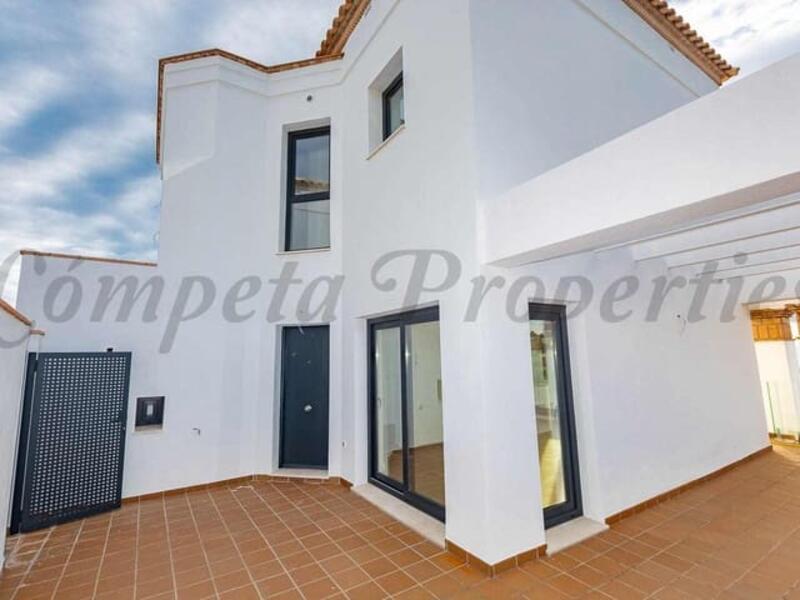 2 slaapkamer Gezinswoning Te koop