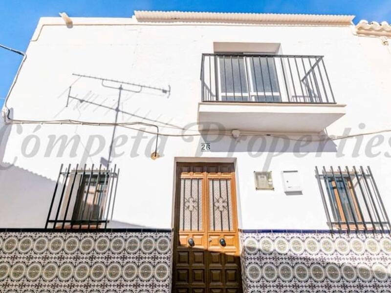 Townhouse for sale in Sayalonga, Málaga