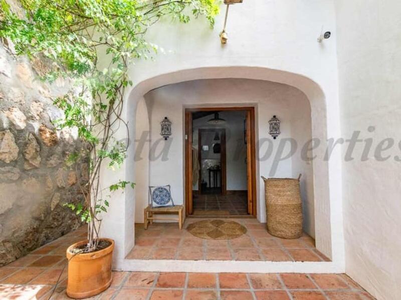 5 bedroom Villa for sale